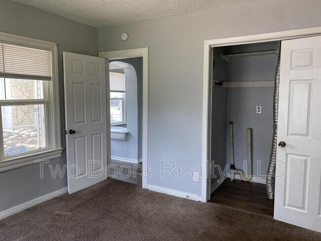 Building Photo - 632 SW 44th St