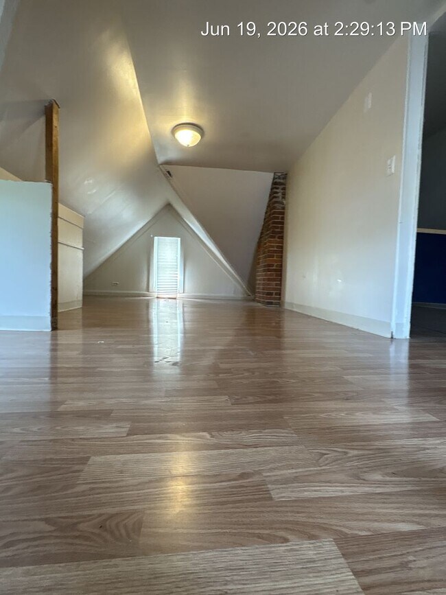 Building Photo - 142 Lorentz St