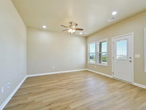 Building Photo - 142 Aspen Cir