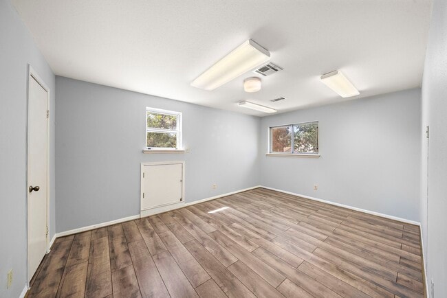 Building Photo - 7014 Woodfern Dr