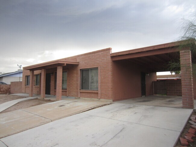 Primary Photo - 3 Bedroom/ 2 Bath Home Near Mission & Vale...