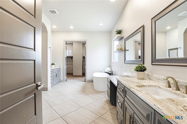 Building Photo - 2447 Wallaby Cir