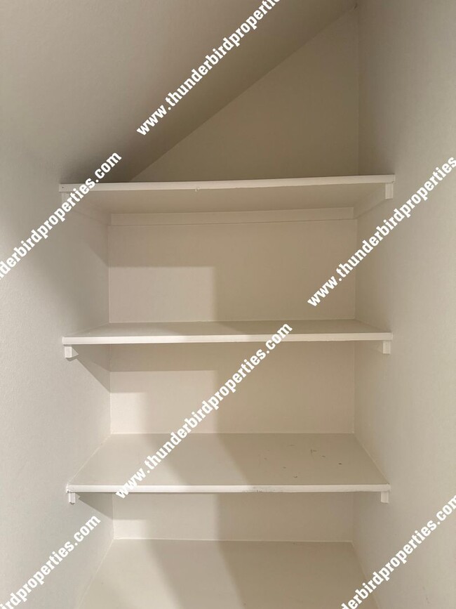 Building Photo - 1523 Borrego Dr SE