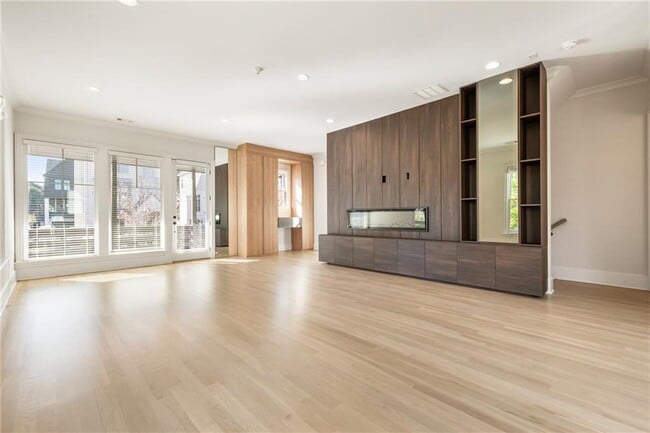 Building Photo - 2350 Melina Pl