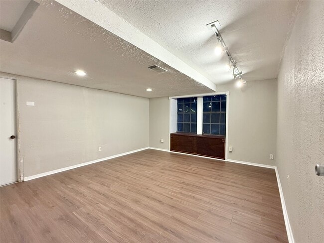 Building Photo - 30430 Arborg Dr