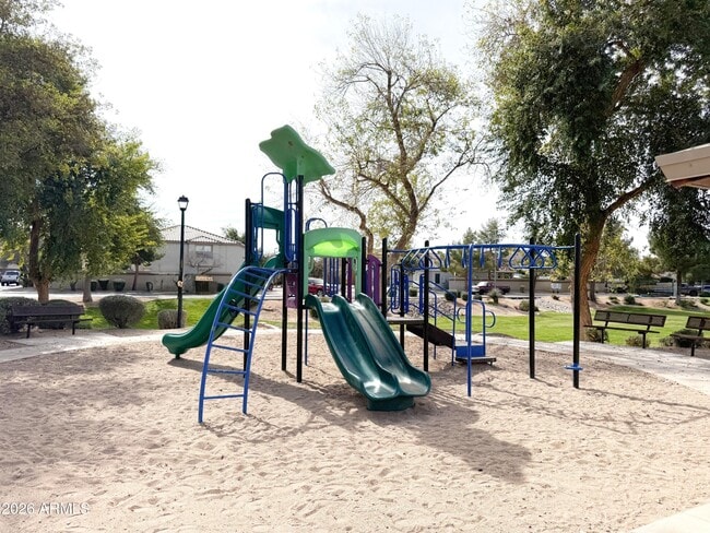 Building Photo - 3033 E Santa Rosa Dr