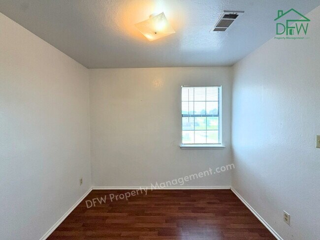 Building Photo - 2-Bed, 1.5-Bath Townhome in Celina ISD