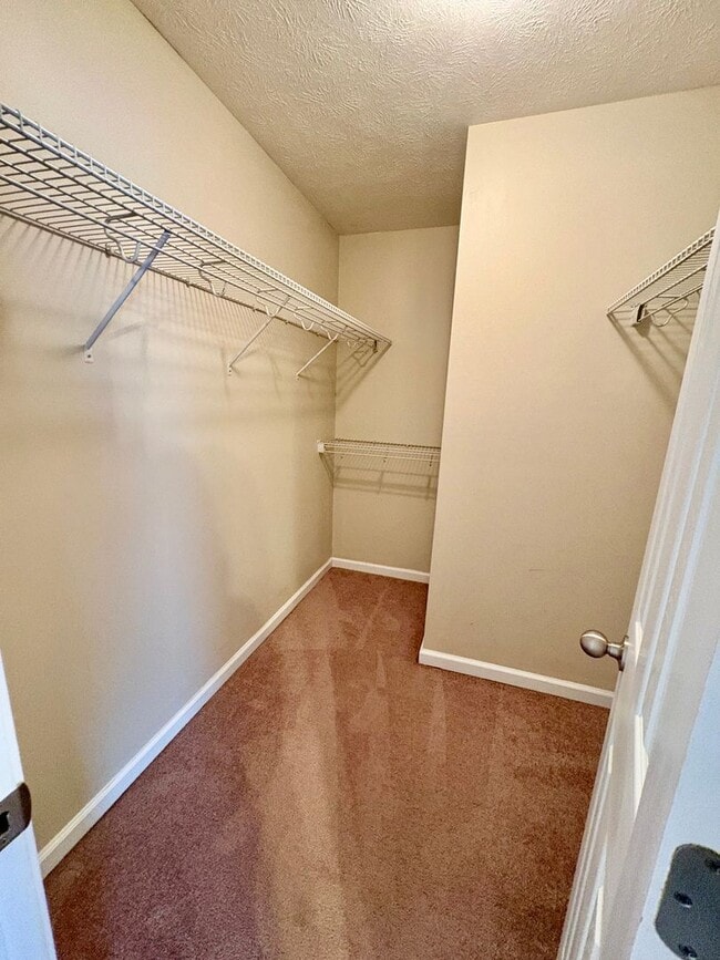 Building Photo - Nice home awaiting you to call home today- close to shopping and dining