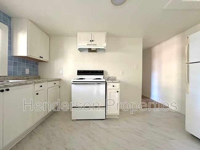 Building Photo - 532 E Iredell Ave