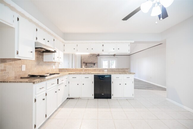 Building Photo - 3050 Orange St