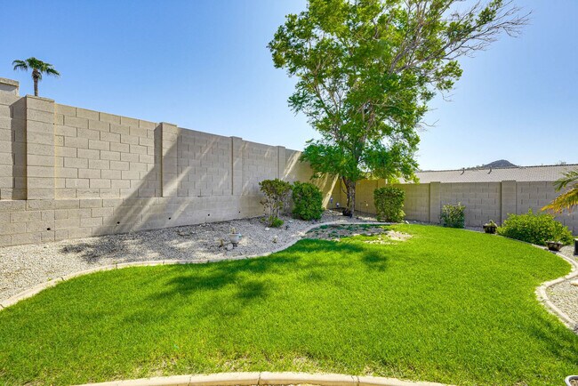 Building Photo - 26221 N 43rd Ave