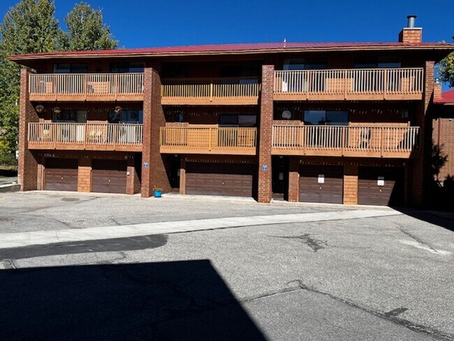 Building Photo - Long Term Rental- Lagoon Townhomes 720D