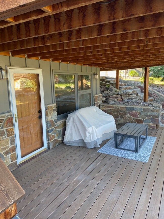 Building Photo - 128 Sunset Ridge