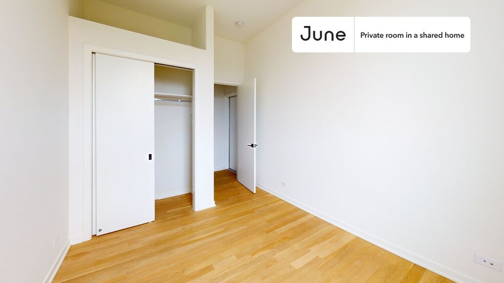Building Photo - Private bedroom in 4 bed/3 bath Home