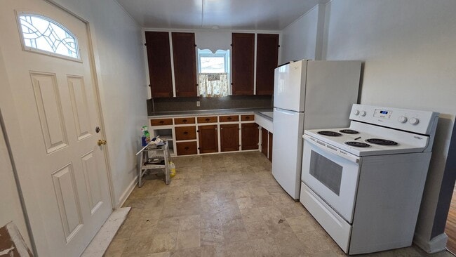 Building Photo - 2 bed 2bath home