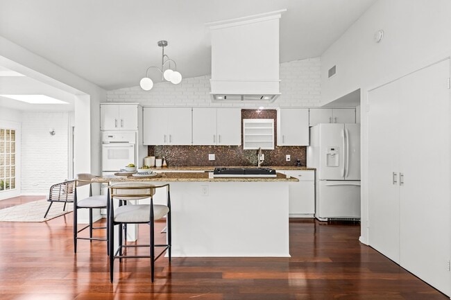 Building Photo - 3875 Buckthorne Dr