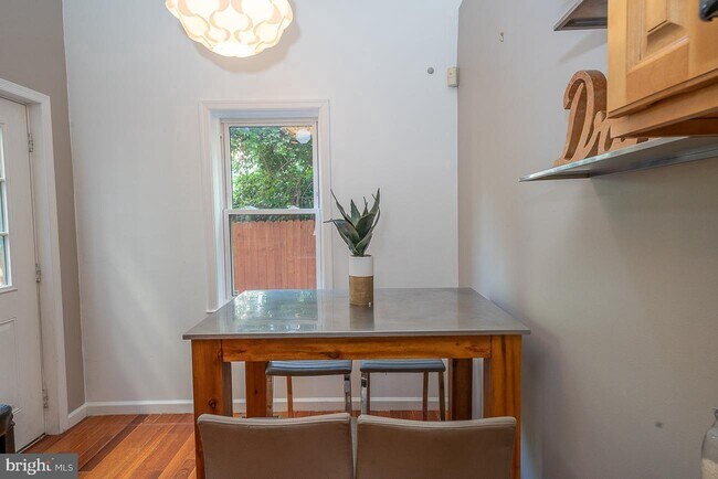 Building Photo - 2025 Parrish St