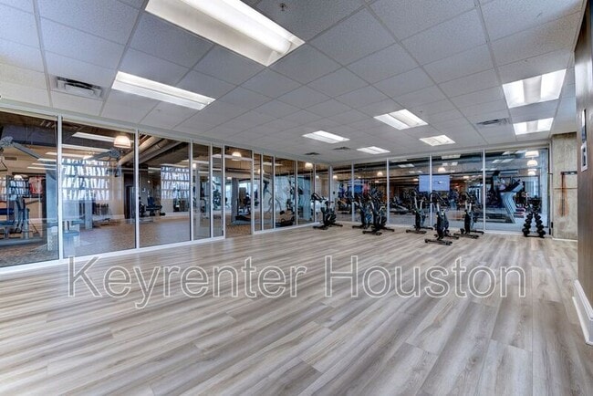 Building Photo - 5925 Almeda Rd