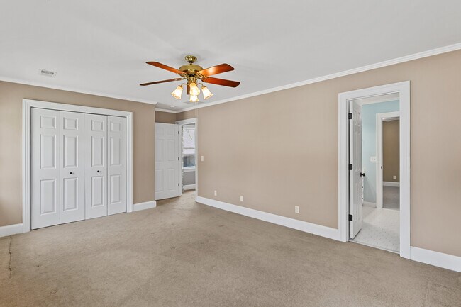 Building Photo - 710 Woodcreek Ct