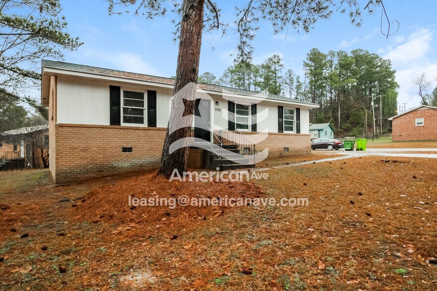 Building Photo - 300 Forestwood Dr