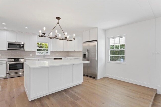 Building Photo - 4704 W Brookwood Dr