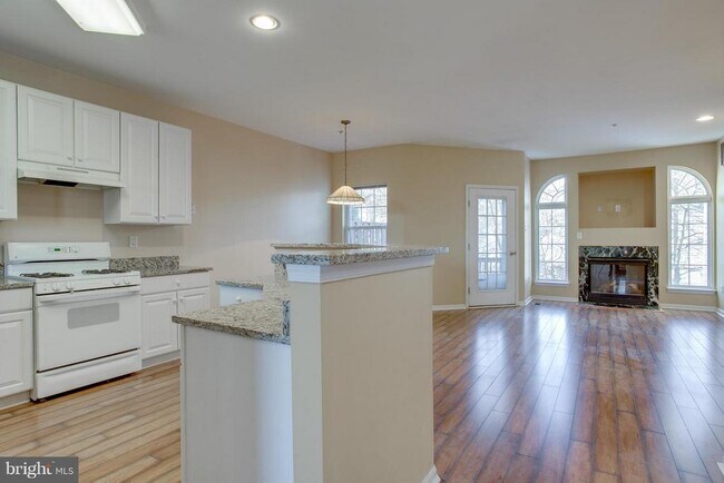 Building Photo - 6042 Blue Point Ct