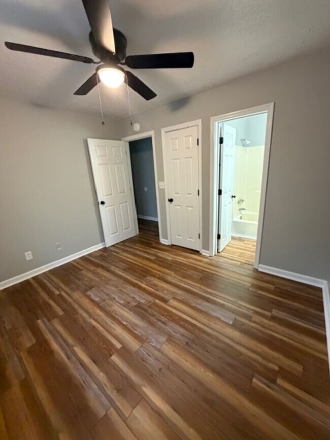 Building Photo - 431 Sentry Oaks Dr