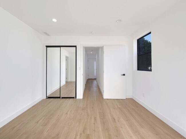 Building Photo - 1856 Redondo Blvd