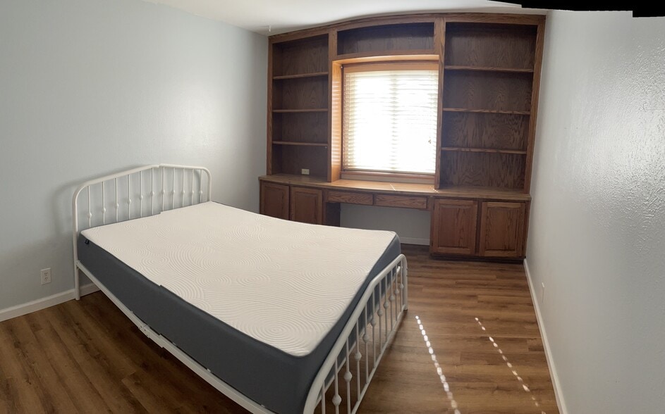 2nd bedroom built ins - 1601 Pennsylvania St NE