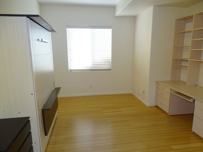 Building Photo - 5 BED Summerlin home w/ 1ST FLOOR BED AND 3/4 BATH