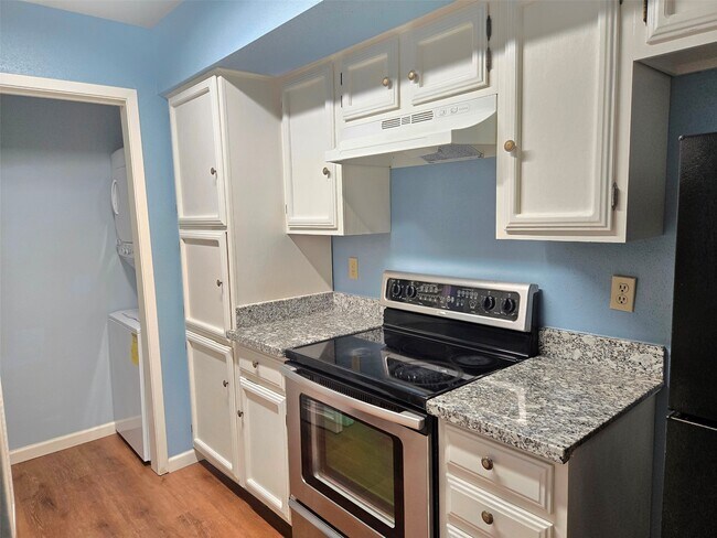Building Photo - 6602 Harbor Town Dr
