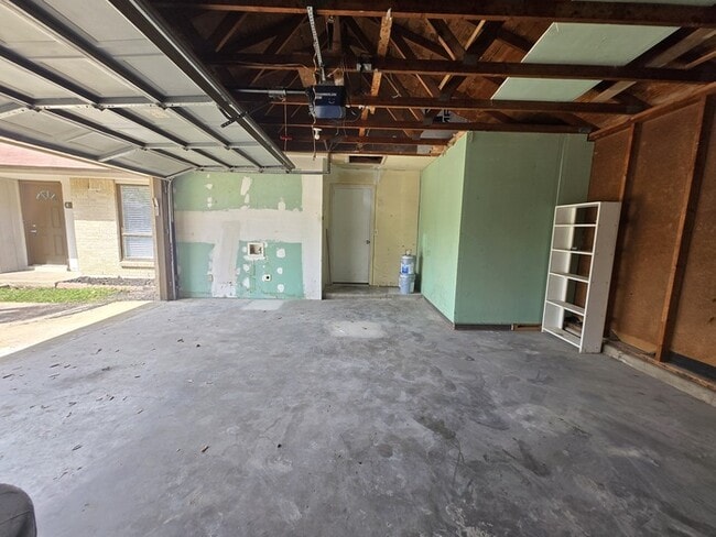 Building Photo - 433 Clearfield Dr