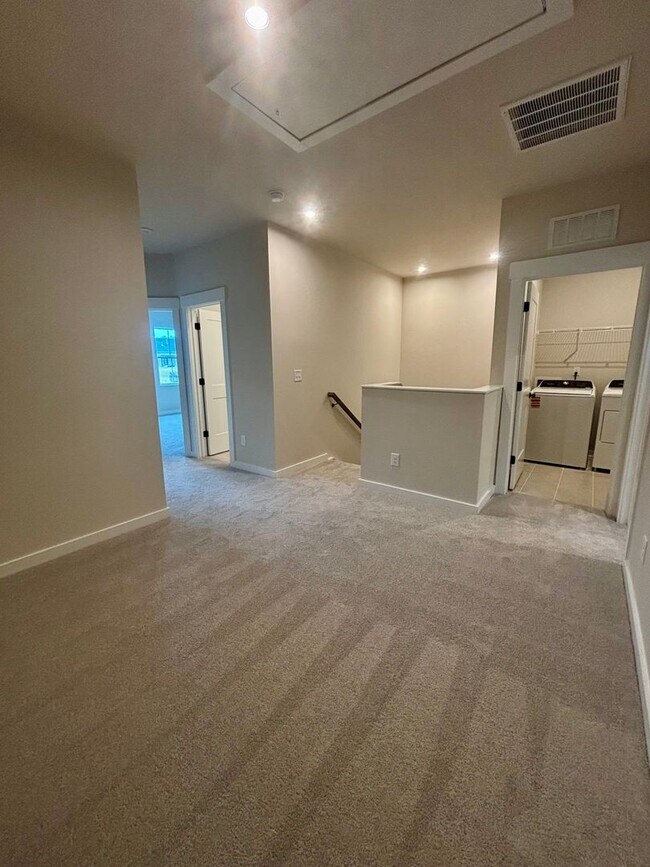 Building Photo - Beautiful, New Construction Townhouse in G...