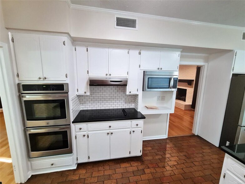 Building Photo - 6474 Halcyon Dr