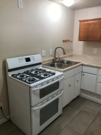 Building Photo - 1055 Tishlini Ln