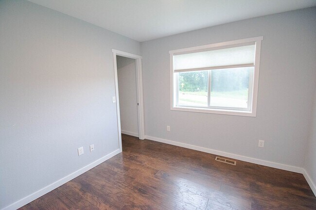Building Photo - Gorgeous 4br home on nice lot with no backyard neighbors!