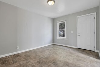 Building Photo - 590-592-592 Robinwood Ave