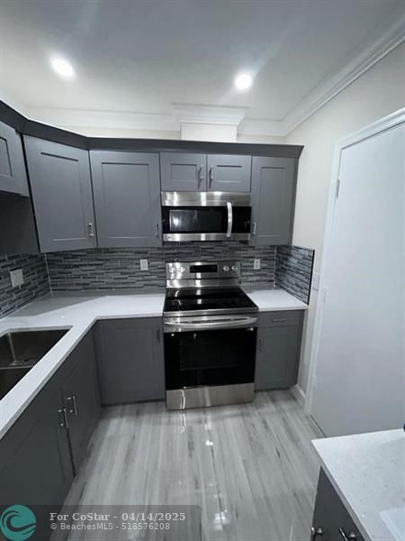 Building Photo - 2210 NE 56th Pl