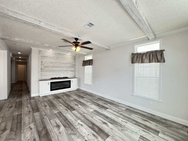 Building Photo - 7416 44th Terrace N