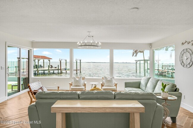Building Photo - 1110 S Banana River Dr