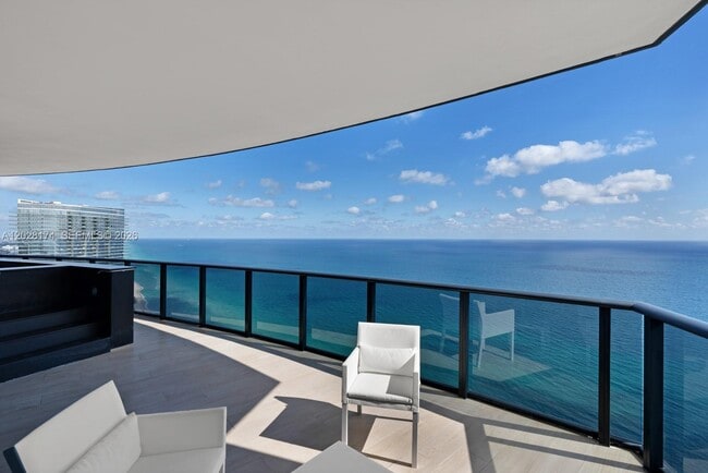 Building Photo - 18555 Collins Ave