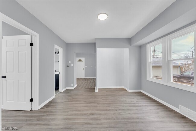 Building Photo - 3203 Ingleside Dr