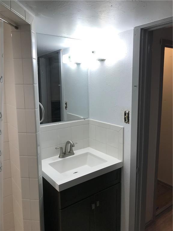 Building Photo - 16 W Thatcher St