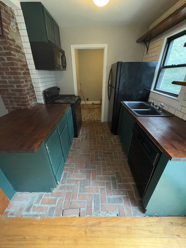 Building Photo - 608 N Parkwood Ln