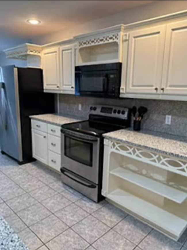 Building Photo - 4455 Summit Cir