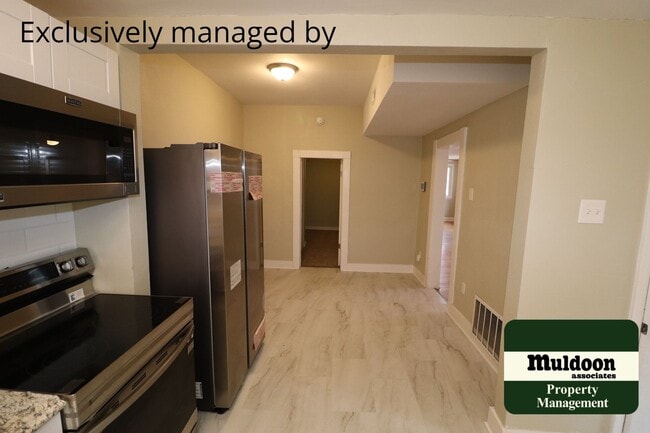 Building Photo - Adorable 1.5 Story Home - Pets Ok! Nicely ...