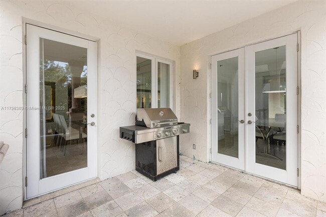 Building Photo - 2021 Fisher Island Dr