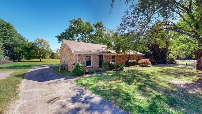 Building Photo - 8614 Burleson Ln