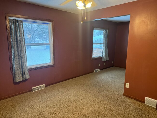 Building Photo - 3 BR / 1 BA Home w/ Fenced Backyard & 2-Car Garage in Spring Lake Park!