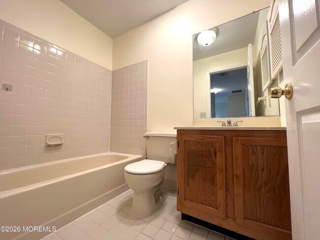 Building Photo - 757 Banyan Ct